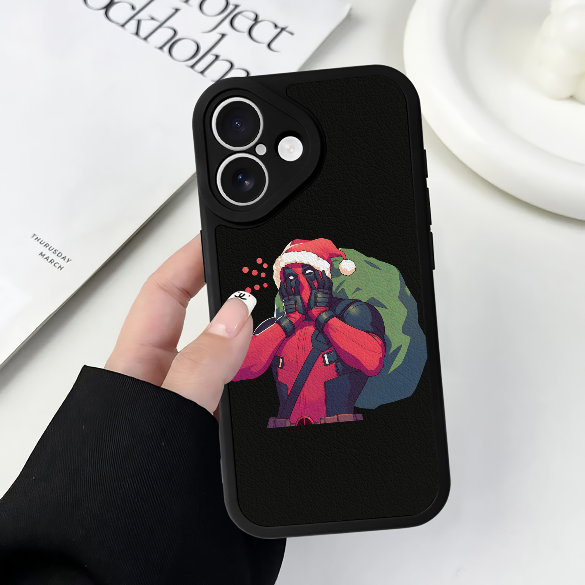 （画像用） Deadpool デッドプール 【iPhone 16シリーズ対応】シリコンスマホケース（レザー調） 材質：シリコン